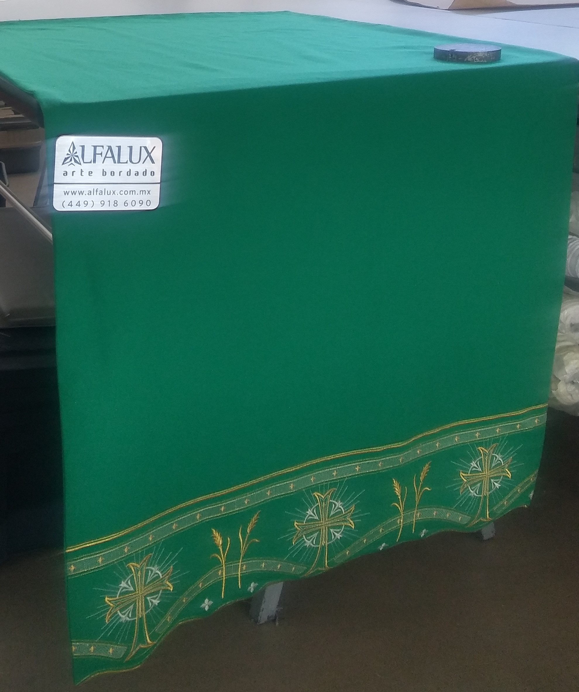 102 CRUZ MEDIEVAL Mantel Verde Ambon 30